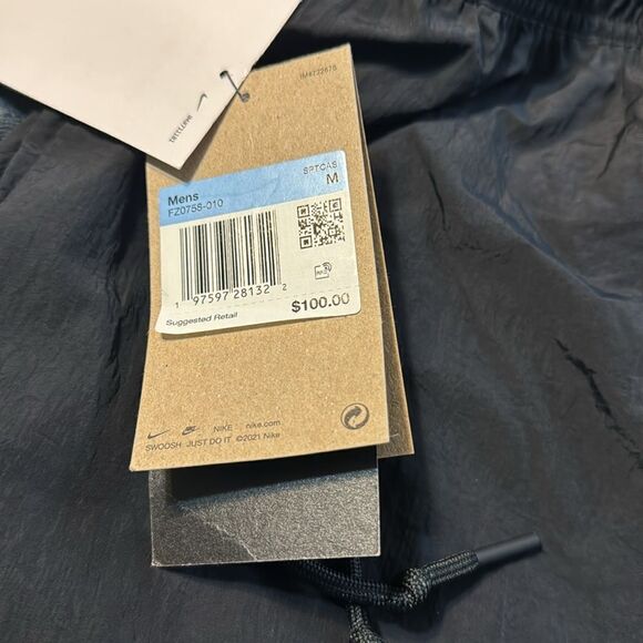 Men’s Nike Tech Woven Taper Leg Pants - Picture 5 of 5